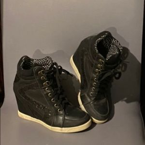 Rouge hidden heel sneakers